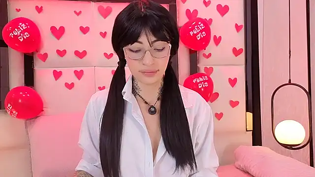 Snapshot of JuneCollins chatting on 02-15-26, 08:41 JuneCollins online show from 02-15-26, 08:41