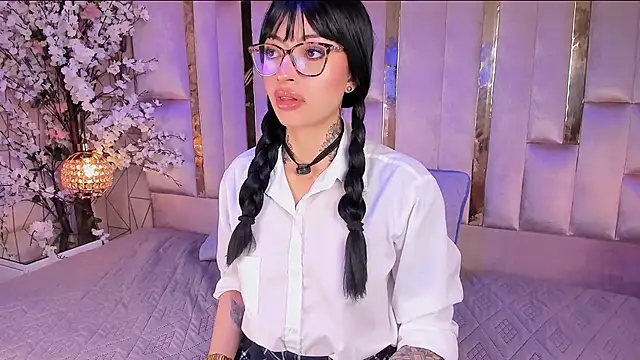 JuneCollins online show from 05-30-26, 02:23