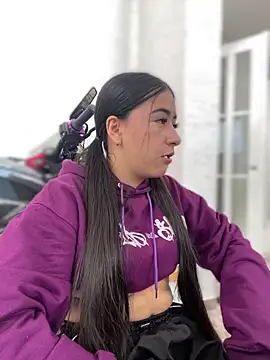 AuroraJohns Pink online show from 01-31-26, 08:29