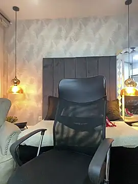 Auri   online show from 05-20-26, 11:29