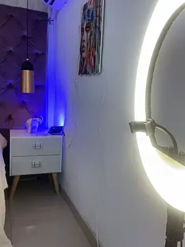 Auri   online show from 02-10-26, 07:35