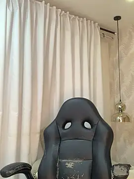 Snapshot of Auri__ chatting on 06-26-26, 07:31 Auri online show from 06-26-26, 07:31