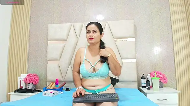 CrystallGomes online show from 04-18-26, 02:47
