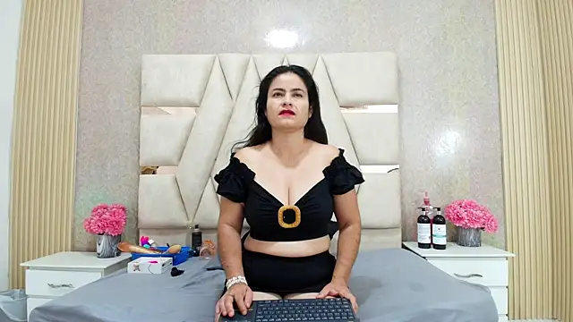 CrystallGomes online show from 04-10-26, 09:27