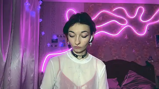 Cutle Harper online show from 01-18-26, 03:04