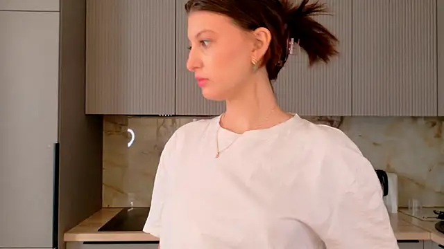 LouiseChavez online show from 02-05-26, 05:25