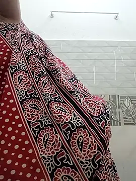 Snapshot of Hot-Tinaa chatting on 05-03-26, 03:55 Hot-Tinaa online show from 05-03-26, 03:55