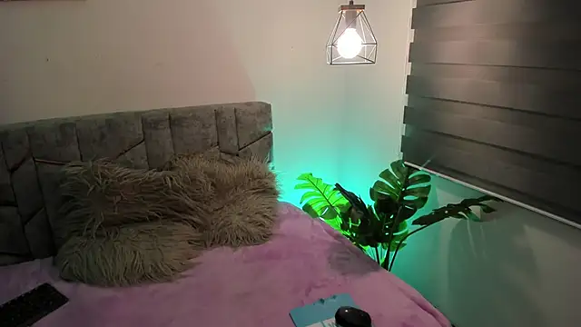 Snapshot of im_sabrina_cute chatting on 05-30-26, 01:34 im sabrina cute online show from 05-30-26, 01:34