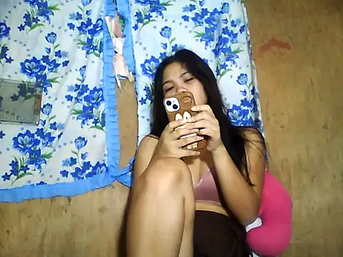 Snapshot of PinaySkinnyJust18 chatting on 06-11-26, 09:34 PinaySkinnyJust18 online show from 06-11-26, 09:34