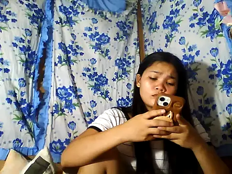 Snapshot of PinaySkinnyJust18 chatting on 06-30-26, 10:43 PinaySkinnyJust18 online show from 06-30-26, 10:43