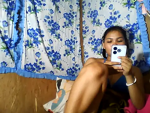 Snapshot of PinaySkinnyJust18 chatting on 06-20-26, 04:39 PinaySkinnyJust18 online show from 06-20-26, 04:39