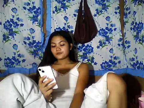 PinaySkinnyJust18 online show from 05-13-26, 03:13