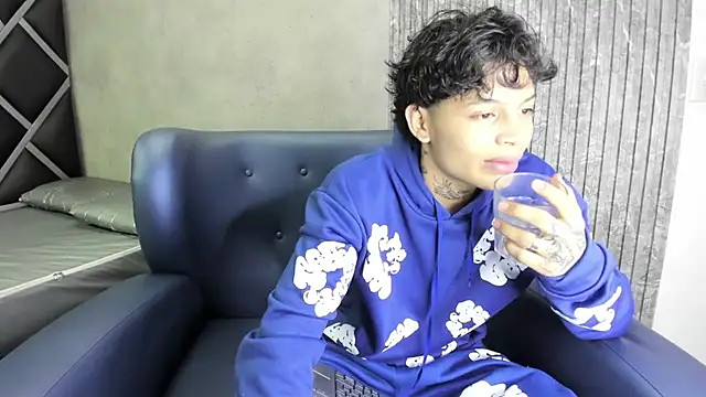 Snapshot of Dogan_Renzo0 chatting on 02-14-26, 08:31 Dogan Renzo0 online show from 02-14-26, 08:31