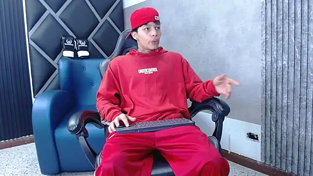 Snapshot of Dogan_Renzo0 chatting on 02-06-26, 07:32 Dogan Renzo0 online show from 02-06-26, 07:32