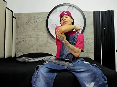 Snapshot of Dogan_Renzo0 chatting on 02-13-26, 09:26 Dogan Renzo0 online show from 02-13-26, 09:26