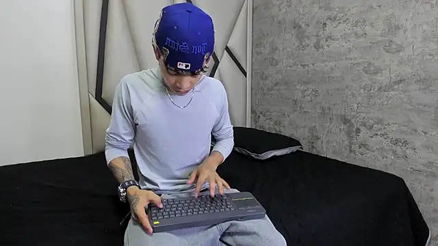 Snapshot of Dogan_Renzo0 chatting on 02-01-26, 11:30 Dogan Renzo0 online show from 02-01-26, 11:30