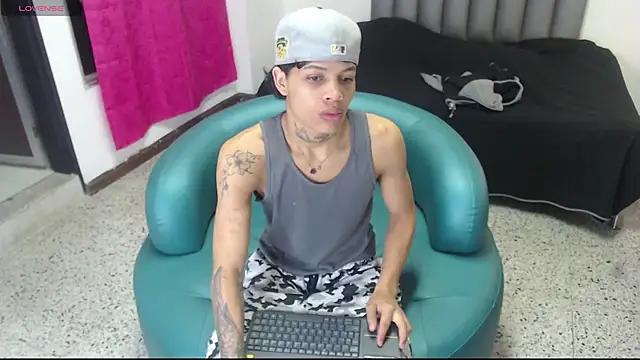 Dogan Renzo0 online show from 03-10-26, 11:36