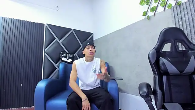 Snapshot of Dogan_Renzo0 chatting on 02-11-26, 07:03 Dogan Renzo0 online show from 02-11-26, 07:03