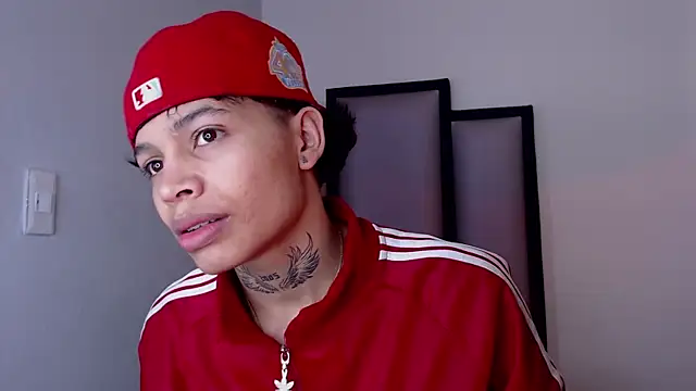 Snapshot of Dogan_Renzo0 chatting on 02-18-26, 11:50 Dogan Renzo0 online show from 02-18-26, 11:50