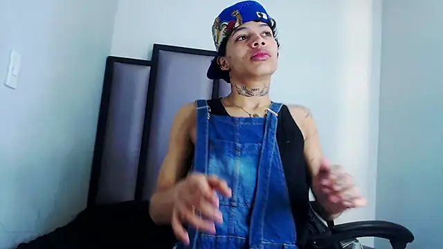 Snapshot of Dogan_Renzo0 chatting on 02-27-26, 02:06 Dogan Renzo0 online show from 02-27-26, 02:06