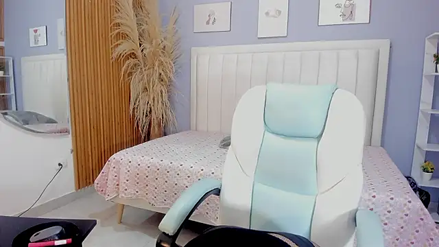 Snapshot of helen_jonesx chatting on 02-25-26, 12:27 helen jonesx online show from 02-25-26, 12:27