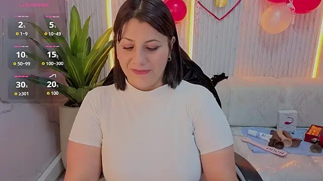 Snapshot of angele_roux_tp chatting on 02-17-26, 07:33 angele roux tp online show from 02-17-26, 07:33