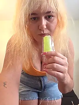 Snapshot of Ashlovescannabis chatting on 07-15-26, 02:46 Ashlovescannabis online show from 07-15-26, 02:46
