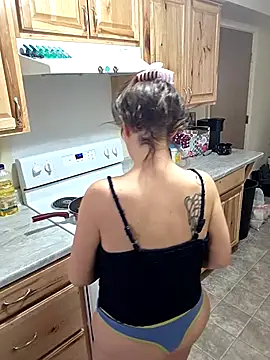 Snapshot of Ashlovescannabis chatting on 02-25-26, 02:50 Ashlovescannabis online show from 02-25-26, 02:50