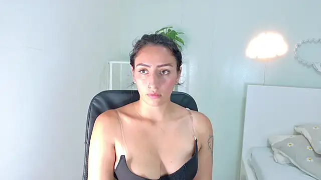 Snapshot of AmmyRouse__ chatting on 02-08-26, 02:15 AmmyRouse online show from 02-08-26, 02:15