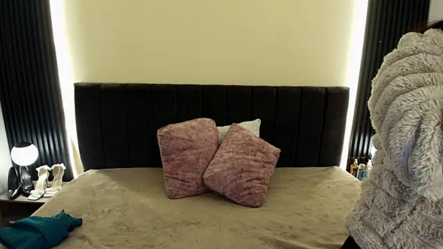 IvonneRoss  online show from 03-19-26, 12:16