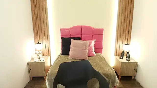 IvonneRoss  online show from 02-24-26, 12:17