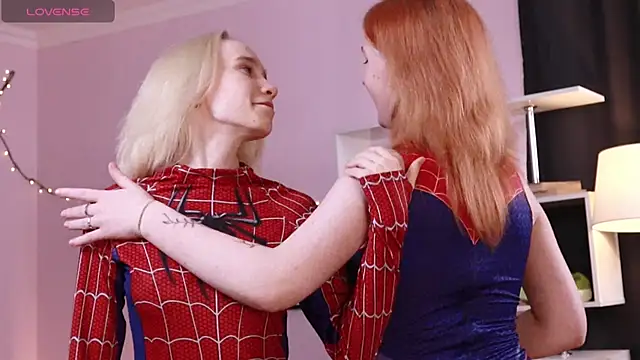 Snapshot of t_A_T_u chatting on 02-12-26, 10:04 t A T u online show from 02-12-26, 10:04