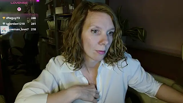 Snapshot of Daisy_Lovely chatting on 05-20-26, 04:37 Daisy Lovely online show from 05-20-26, 04:37