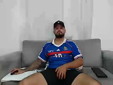 Snapshot of Handsomen69 chatting on 02-15-26, 01:39 Handsomen69 online show from 02-15-26, 01:39