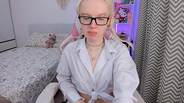 Snapshot of Mia_WaterFall chatting on 02-06-26, 03:13 Mia WaterFall online show from 02-06-26, 03:13