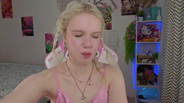Mia WaterFall online show from 05-13-26, 03:24