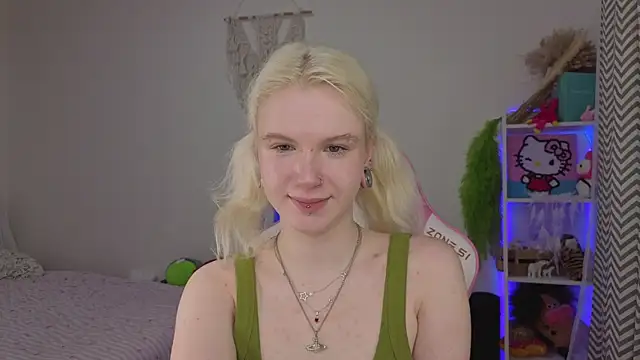 Mia WaterFall online show from 04-22-26, 03:13