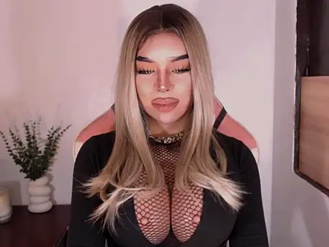 SeducingMonica online show from 04-17-26, 04:15