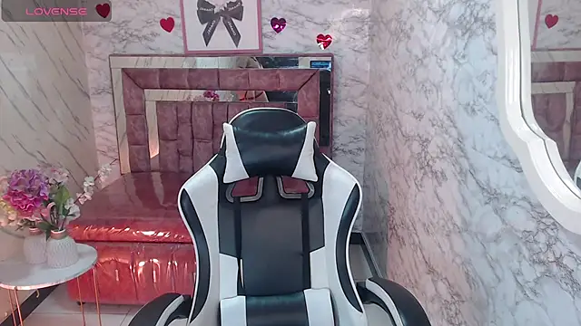 Melisa v online show from 04-17-26, 08:33