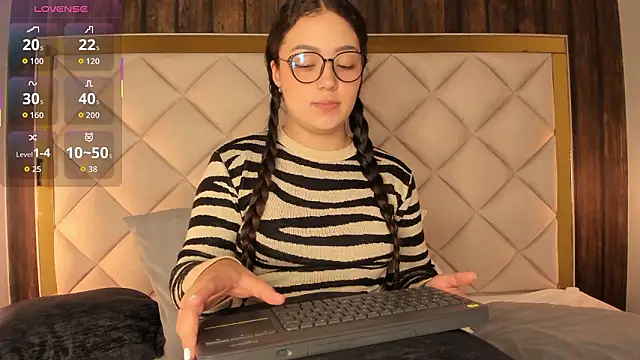 Pamela Mooon online show from 02-05-26, 12:01