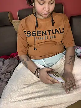 BunnyCharm01 online show from 01-18-26, 01:47