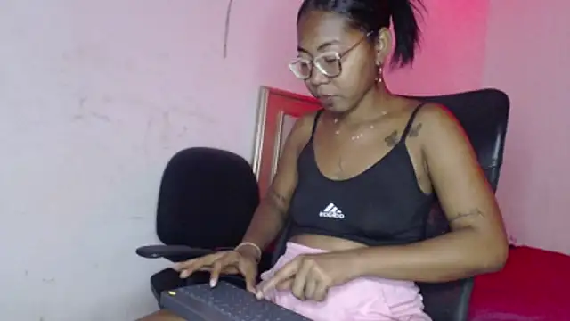 Snapshot of girl_sexy27 chatting on 02-09-26, 02:04 girl sexy27 online show from 02-09-26, 02:04