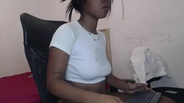 Snapshot of girl_sexy27 chatting on 02-28-26, 02:28 girl sexy27 online show from 02-28-26, 02:28