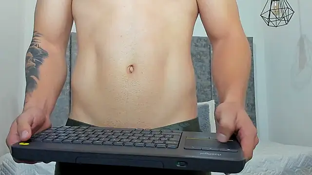 Snapshot of Calvin_Hunter chatting on 02-06-26, 02:57 Calvin Hunter online show from 02-06-26, 02:57