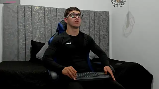 Calvin Hunter online show from 04-08-26, 12:12