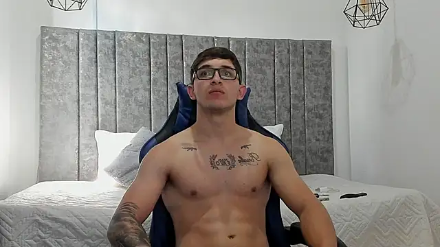 Snapshot of Calvin_Hunter chatting on 02-04-26, 02:45 Calvin Hunter online show from 02-04-26, 02:45