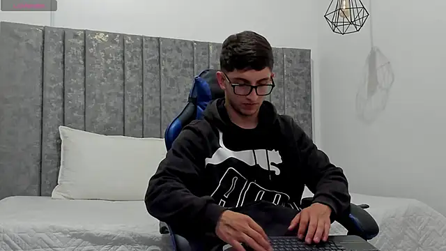 Calvin Hunter online show from 03-28-26, 01:06