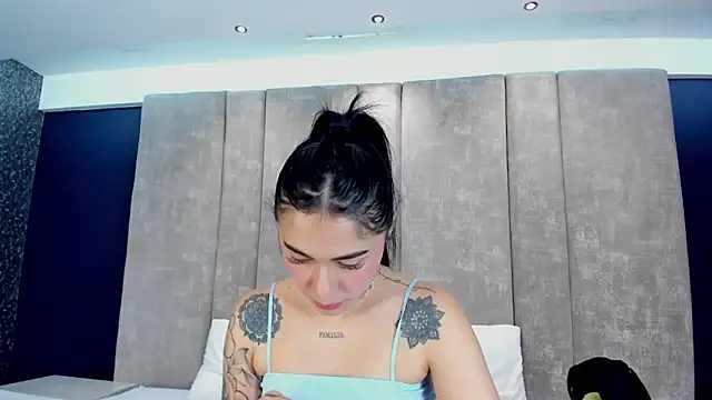 moonlight    online show from 01-17-26, 05:49