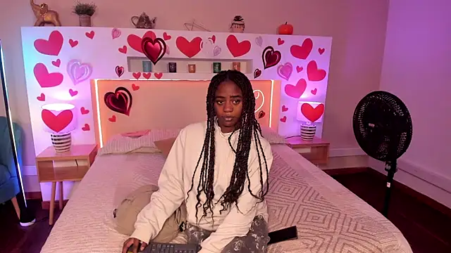 Snapshot of naomi_campell chatting on 02-14-26, 11:32 naomi campell online show from 02-14-26, 11:32