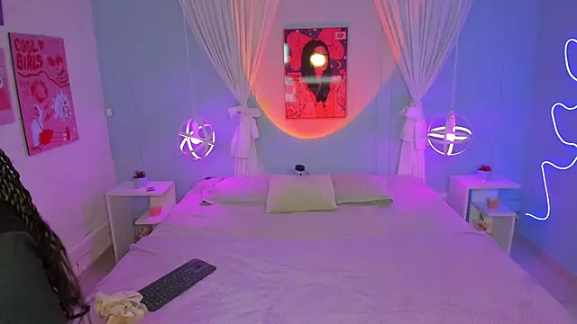 Snapshot of naomi_campell chatting on 02-27-26, 07:24 naomi campell online show from 02-27-26, 07:24